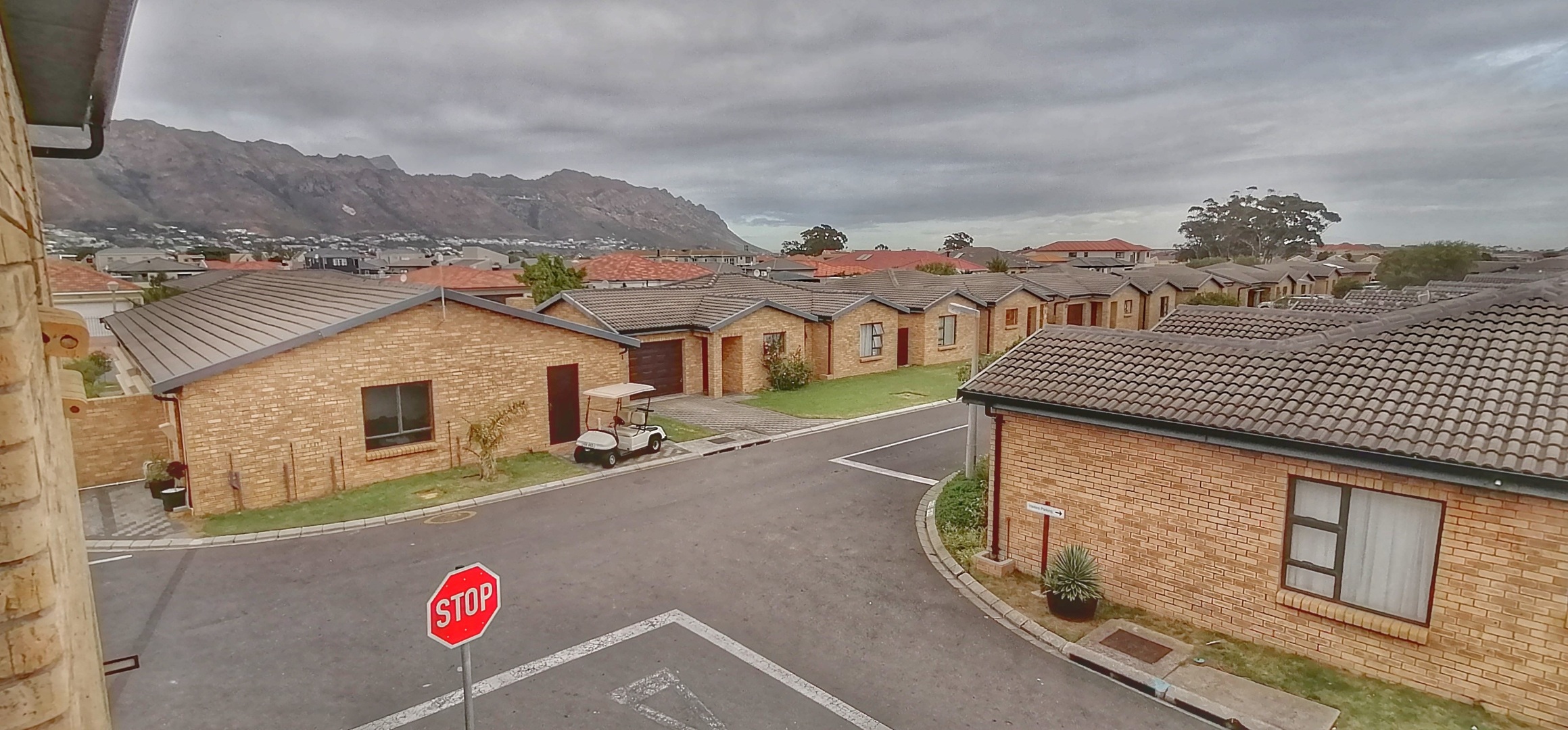 2 Bedroom Apartment / Flat For Sale in Fairview Golf Estate RE/MAX™ of Southern Africa