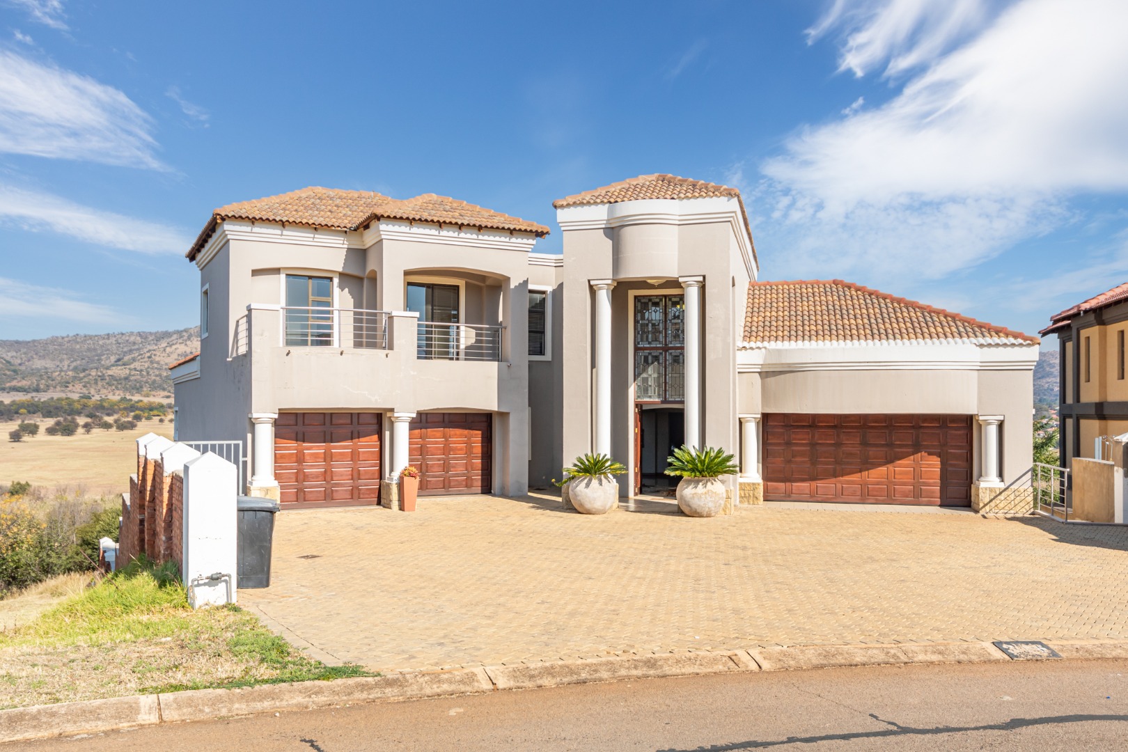 6 Bedroom House For Sale in Xanadu Nature Estate RE/MAX™ of Southern