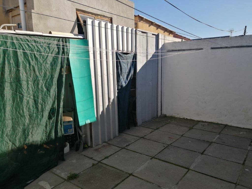 2 Bedroom House For Sale in Athlone RE/MAX™ of Southern Africa