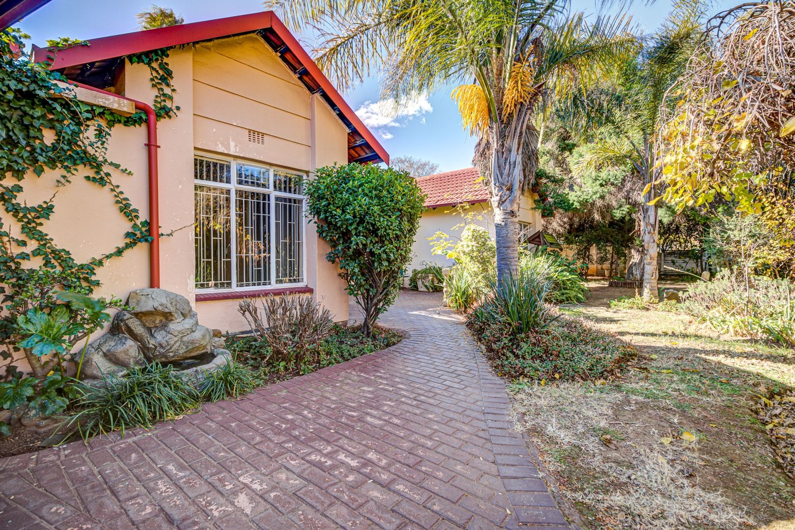 4 Bedroom House For Sale in Glen Marais RE/MAX™ of Southern Africa