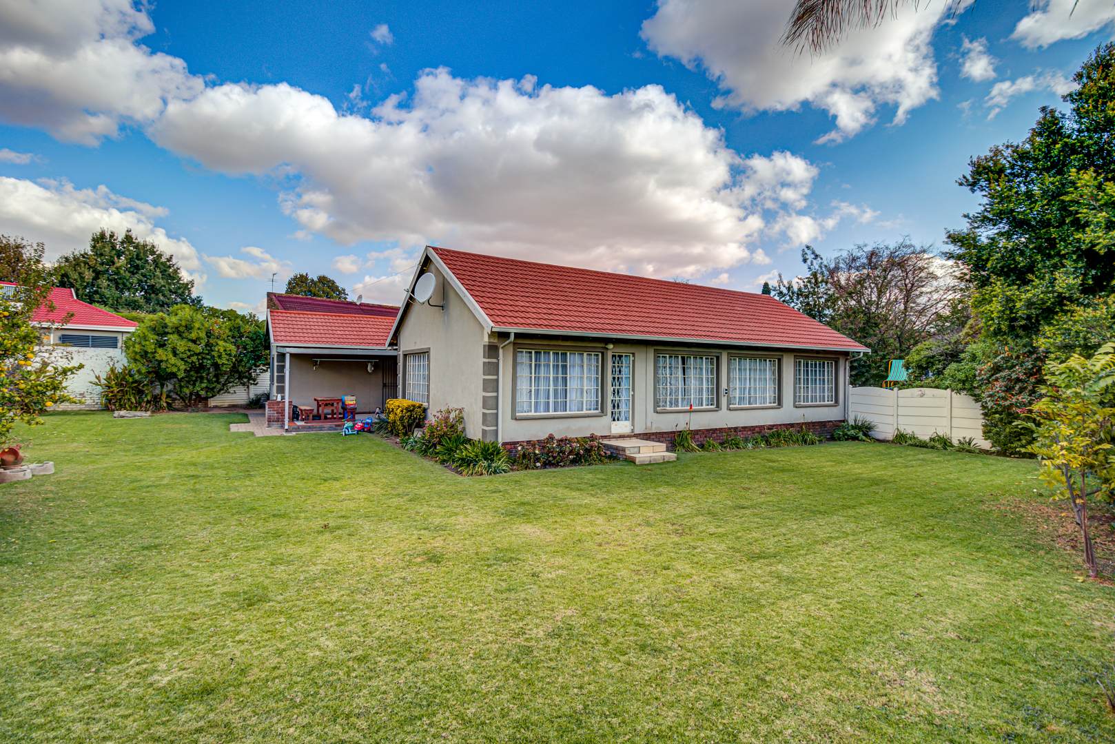 3 Bedroom House For Sale in Glen Marais RE/MAX™ of Southern Africa