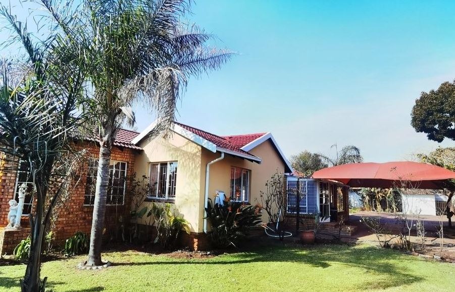 4 Bedroom House For Sale in Albertsdal RE/MAX™ of Southern Africa