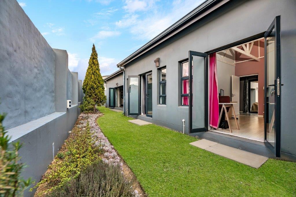 3 Bedroom House For Sale in Fourways RE/MAX™ of Southern Africa