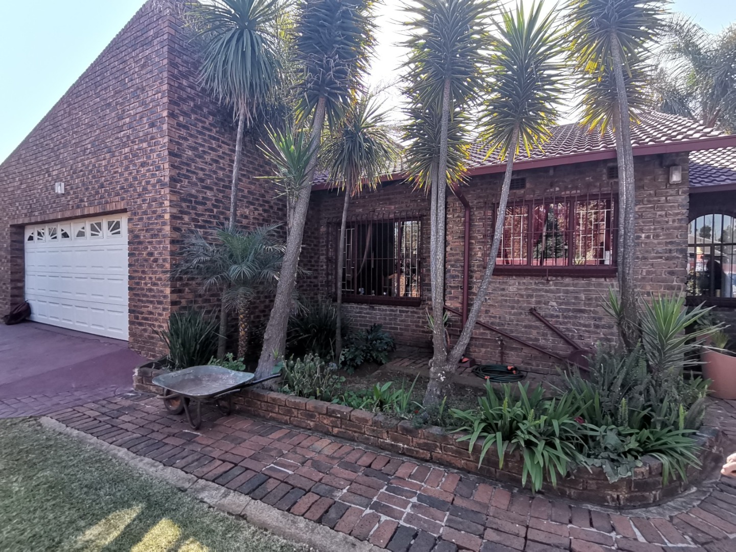 3 Bedroom House For Sale in Sunward Park RE/MAX™ of Southern Africa