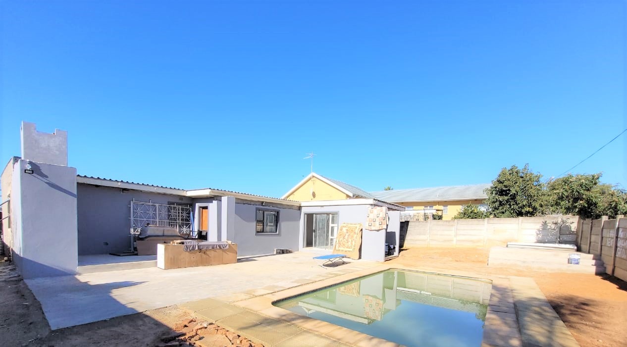 4 Bedroom House For Sale in Malmesbury Rural RE/MAX™ of Southern Africa