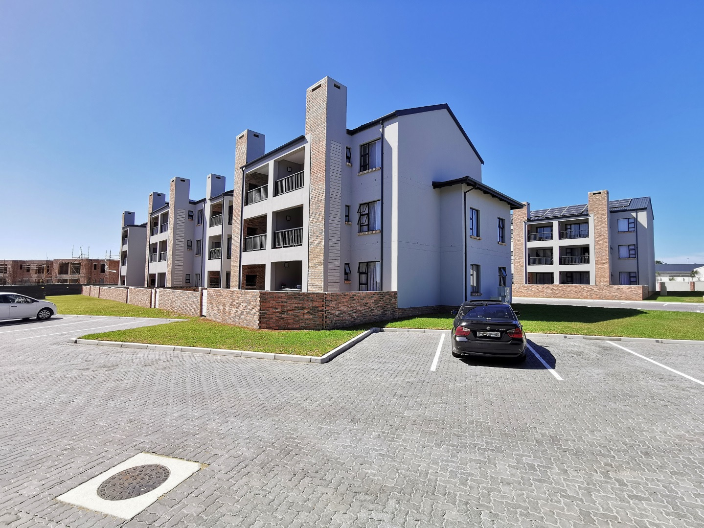 2 Bedroom Apartment / Flat For Sale in Pinelands RE/MAX™ of Southern