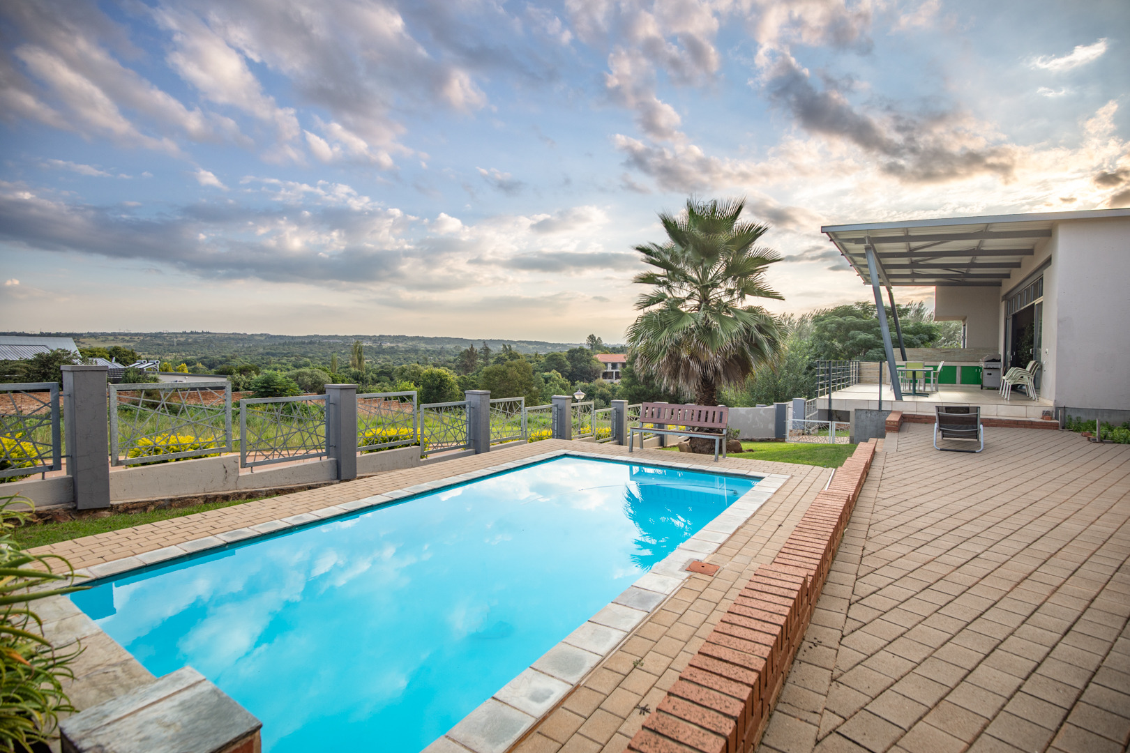 4 Bedroom House For Sale in Zwavelpoort AH RE/MAX™ of Southern Africa