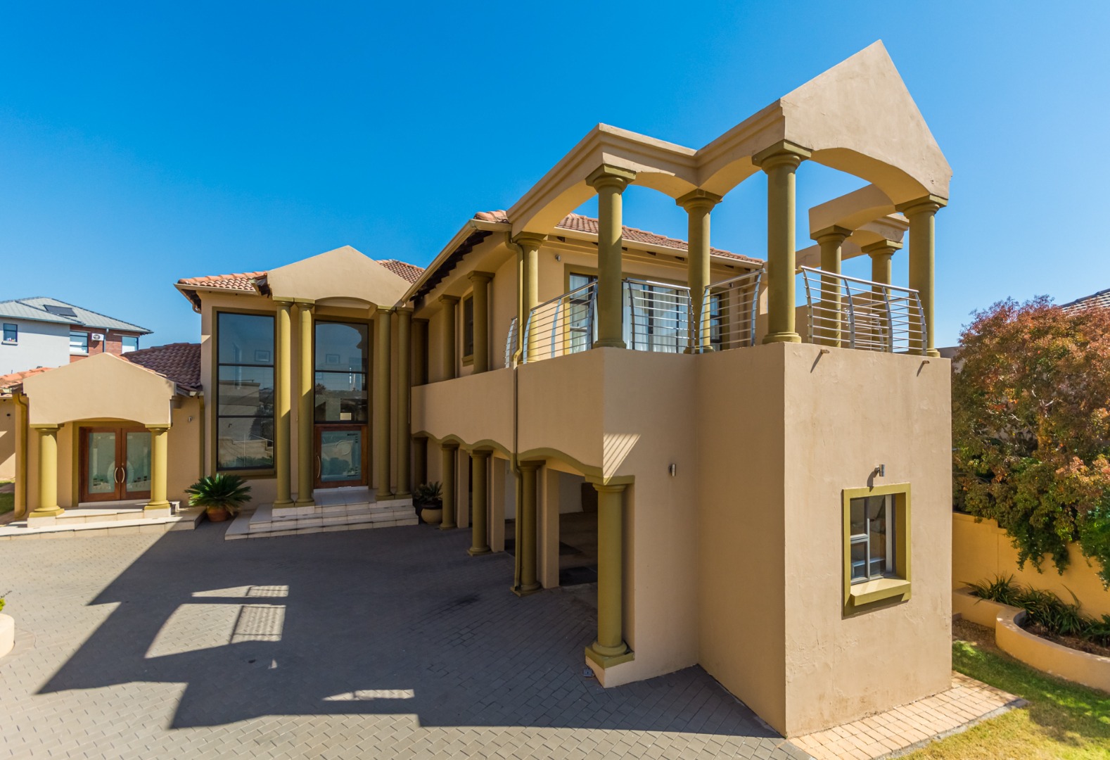 4 Bedroom House For Sale in Eagle Canyon Golf Estate RE/MAX™ of