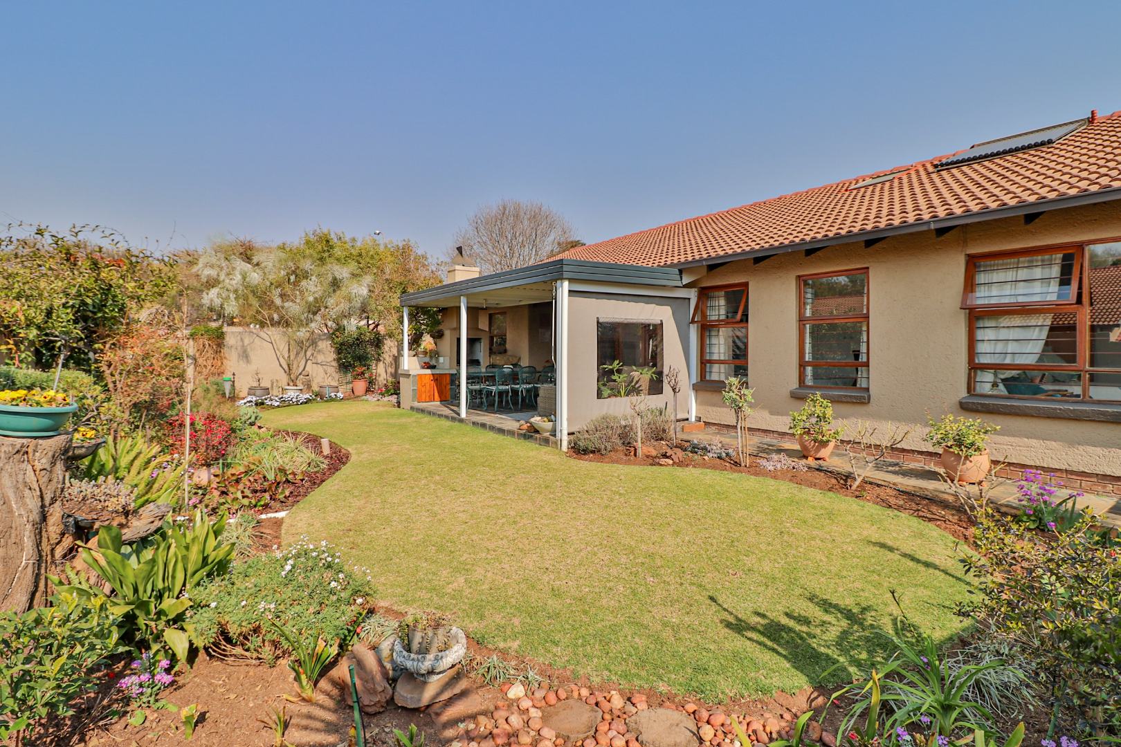 3 Bedroom Townhouse For Sale in Northcliff RE/MAX™ of Southern Africa