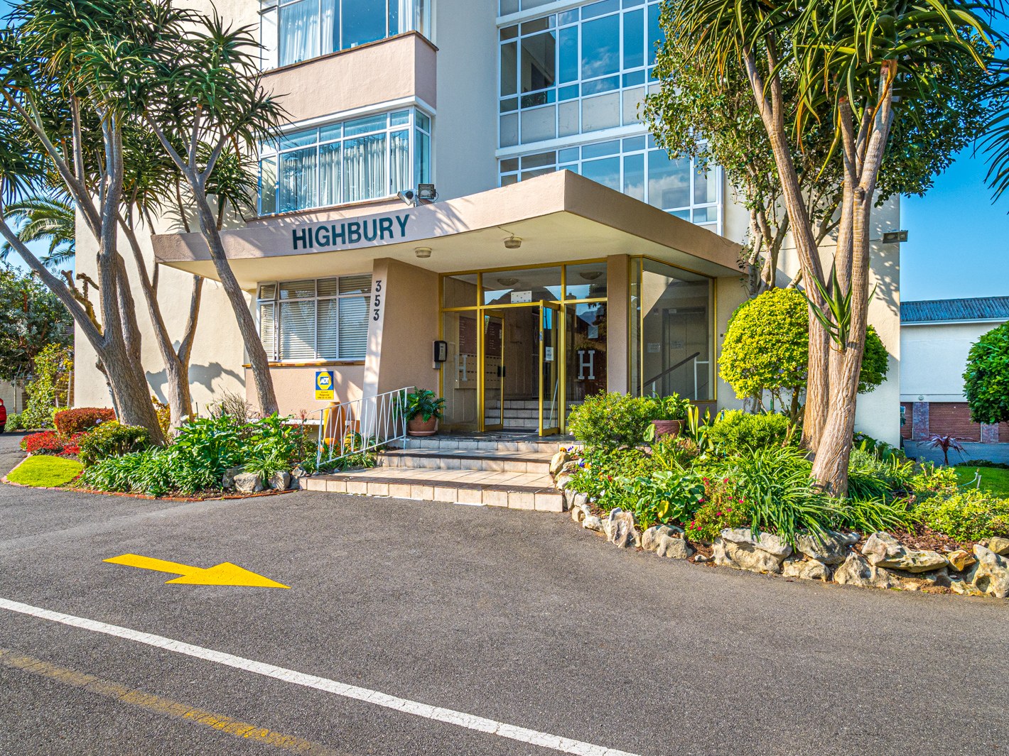 2 Bedroom Apartment / Flat For Sale in Kenilworth Upper RE/MAX™ of