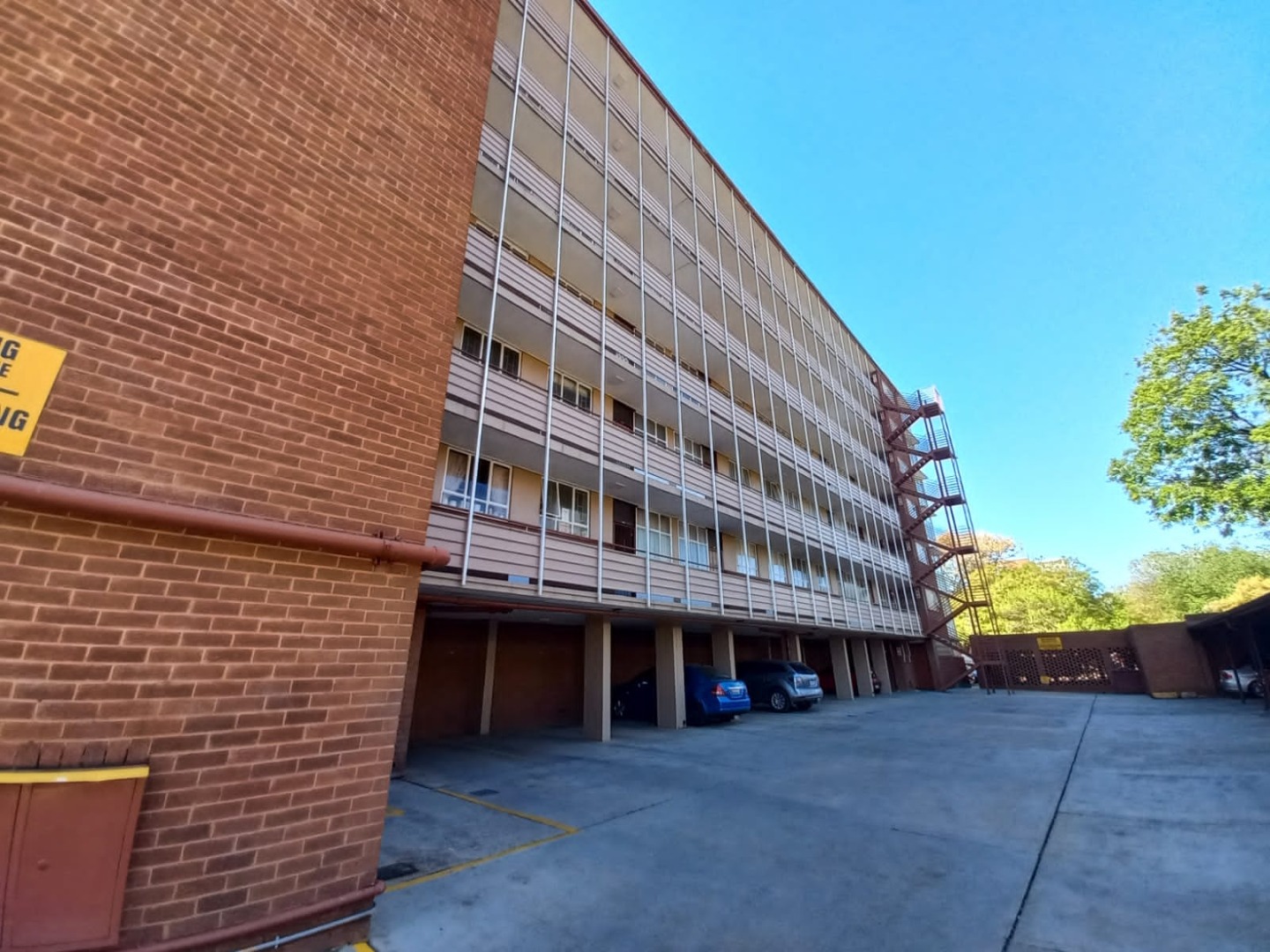 1.5 Bedroom Apartment / Flat For Sale in Queenswood RE/MAX™ of