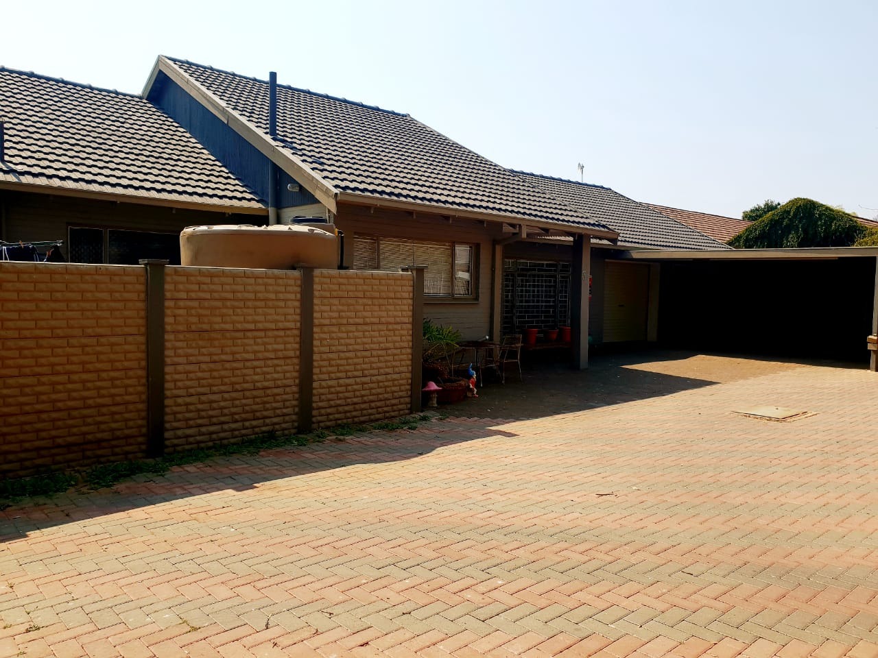 3 Bedroom House For Sale in Generaal De Wet RE/MAX™ of Southern Africa