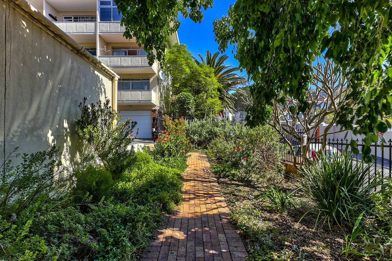 1 Bedroom Apartment / Flat For Sale in Tamboerskloof RE/MAX™ of