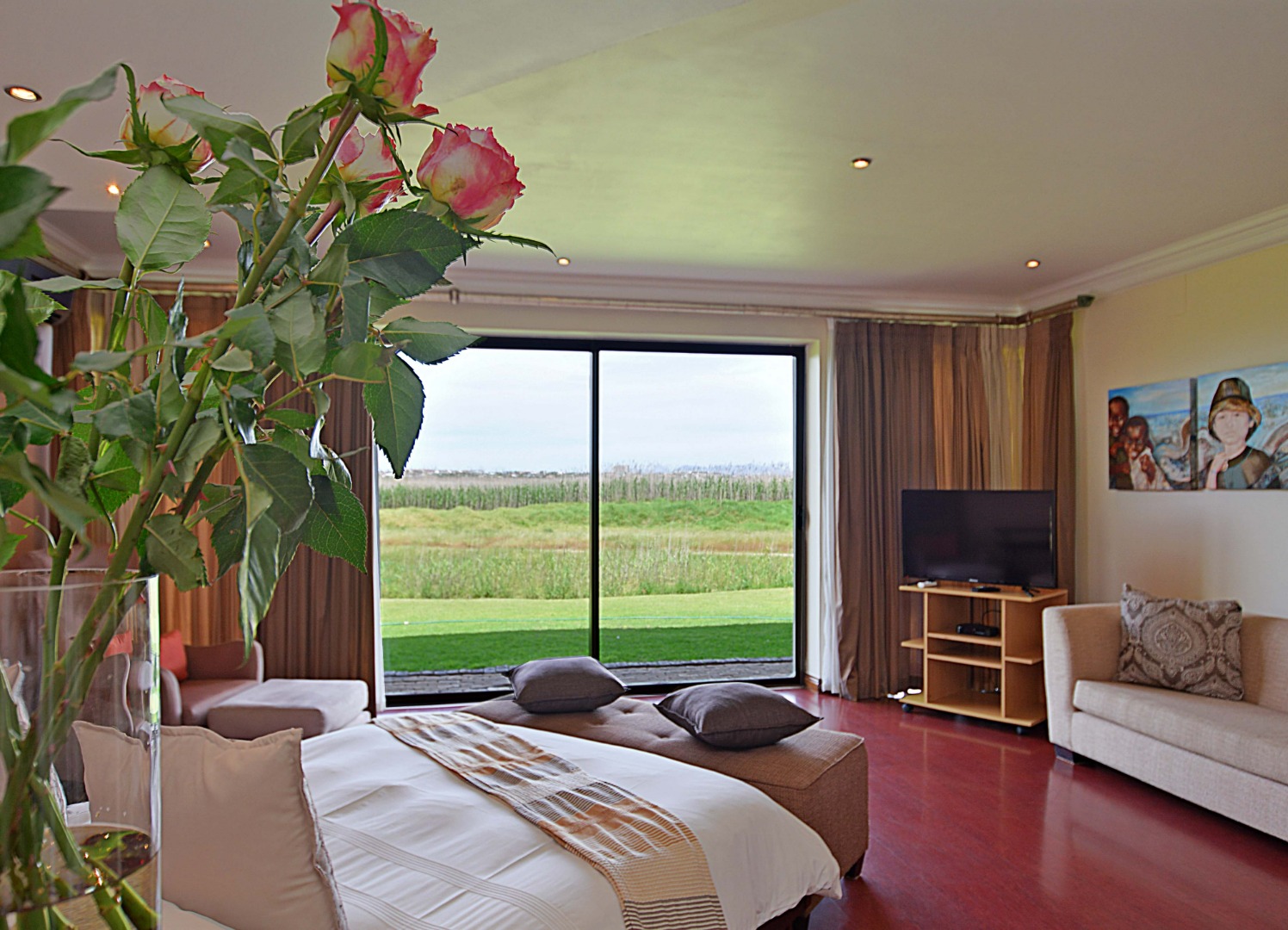 9 Bedroom House For Sale in Flamingo Vlei RE/MAX™ of Southern Africa