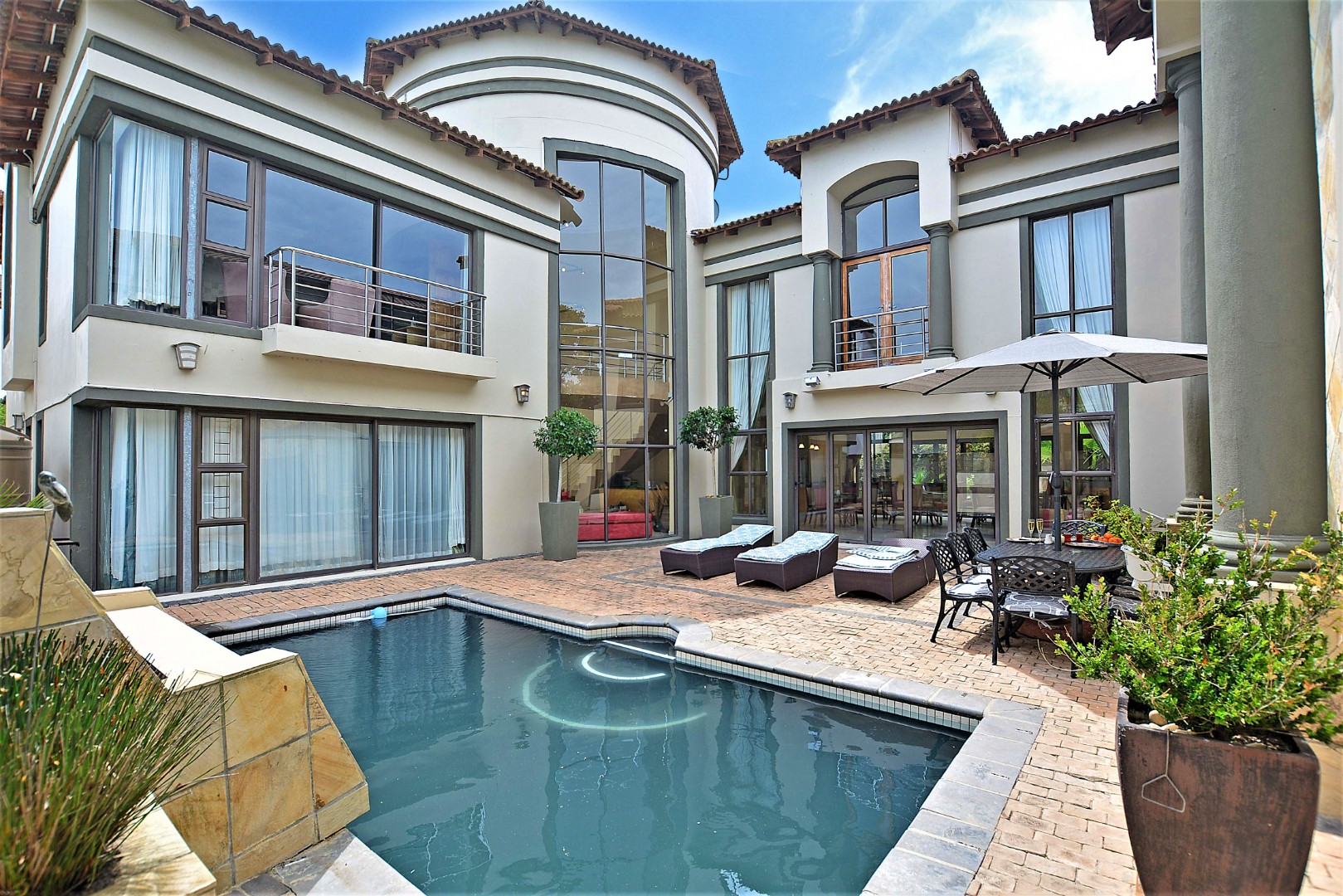 9 Bedroom House For Sale in Flamingo Vlei RE/MAX™ of Southern Africa