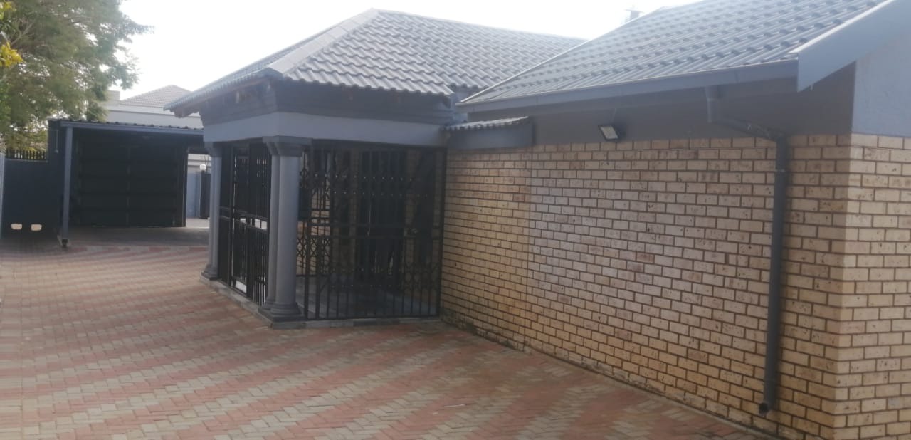 4 Bedroom House For Sale in Flamingo Park RE/MAX™ of Southern Africa