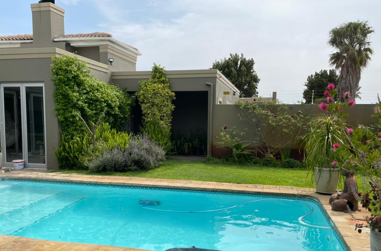 3 Bedroom House For Sale in Parklands RE/MAX™ of Southern Africa