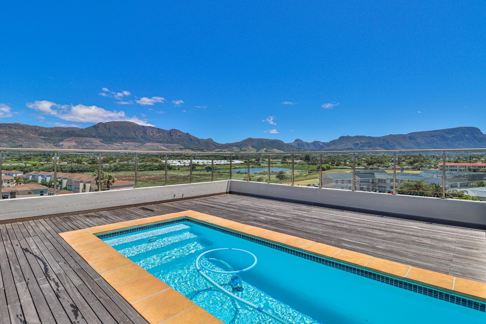 2 Bedroom Apartment / Flat For Sale in Tokai RE/MAX™ of Southern Africa