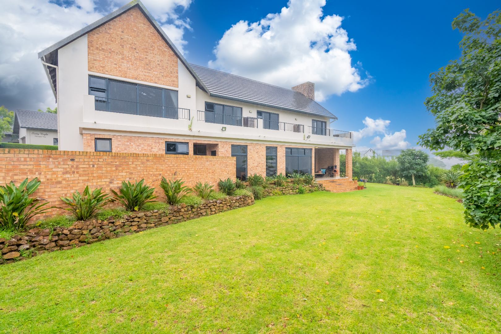 4 Bedroom House For Sale in Cotswold Downs Golf & Country Estate RE