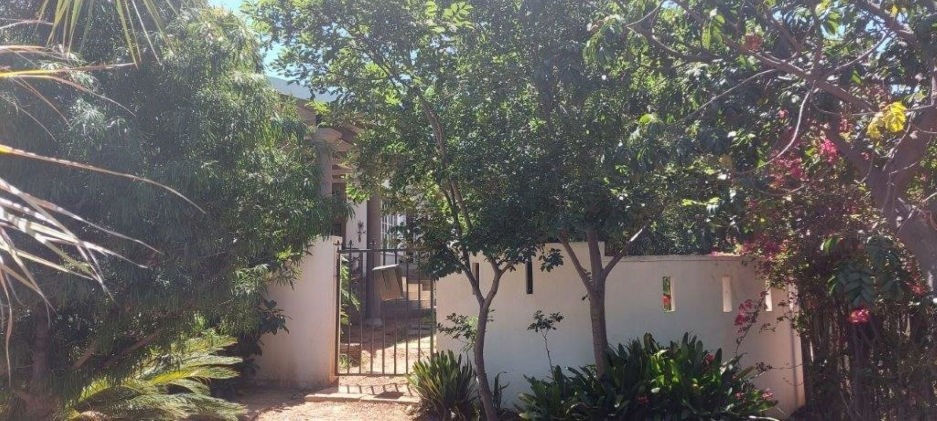 4 Bedroom House For Sale in Panorama RE/MAX™ of Southern Africa