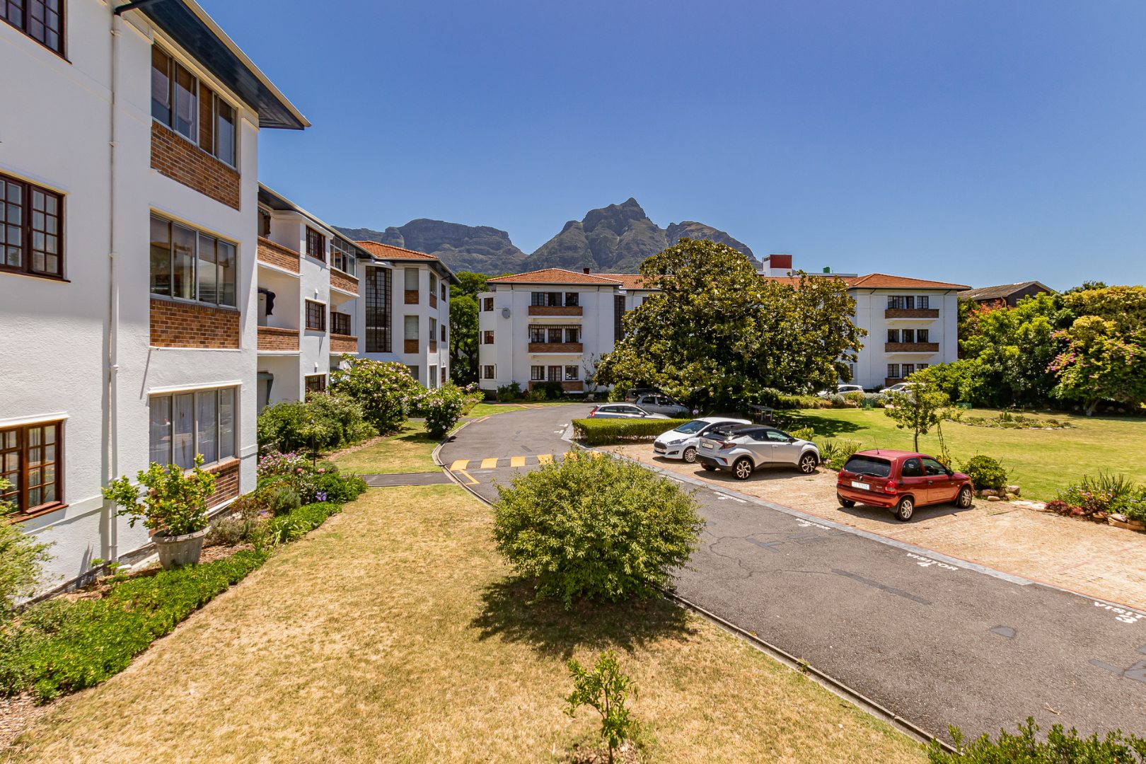 2 Bedroom Apartment / Flat For Sale in Rondebosch RE/MAX™ of Southern