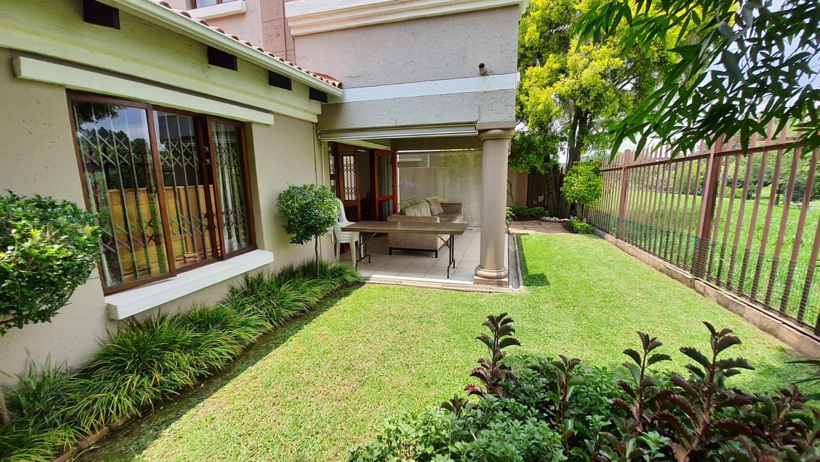 3 Bedroom Townhouse For Sale in Sandringham RE/MAX™ of Southern Africa
