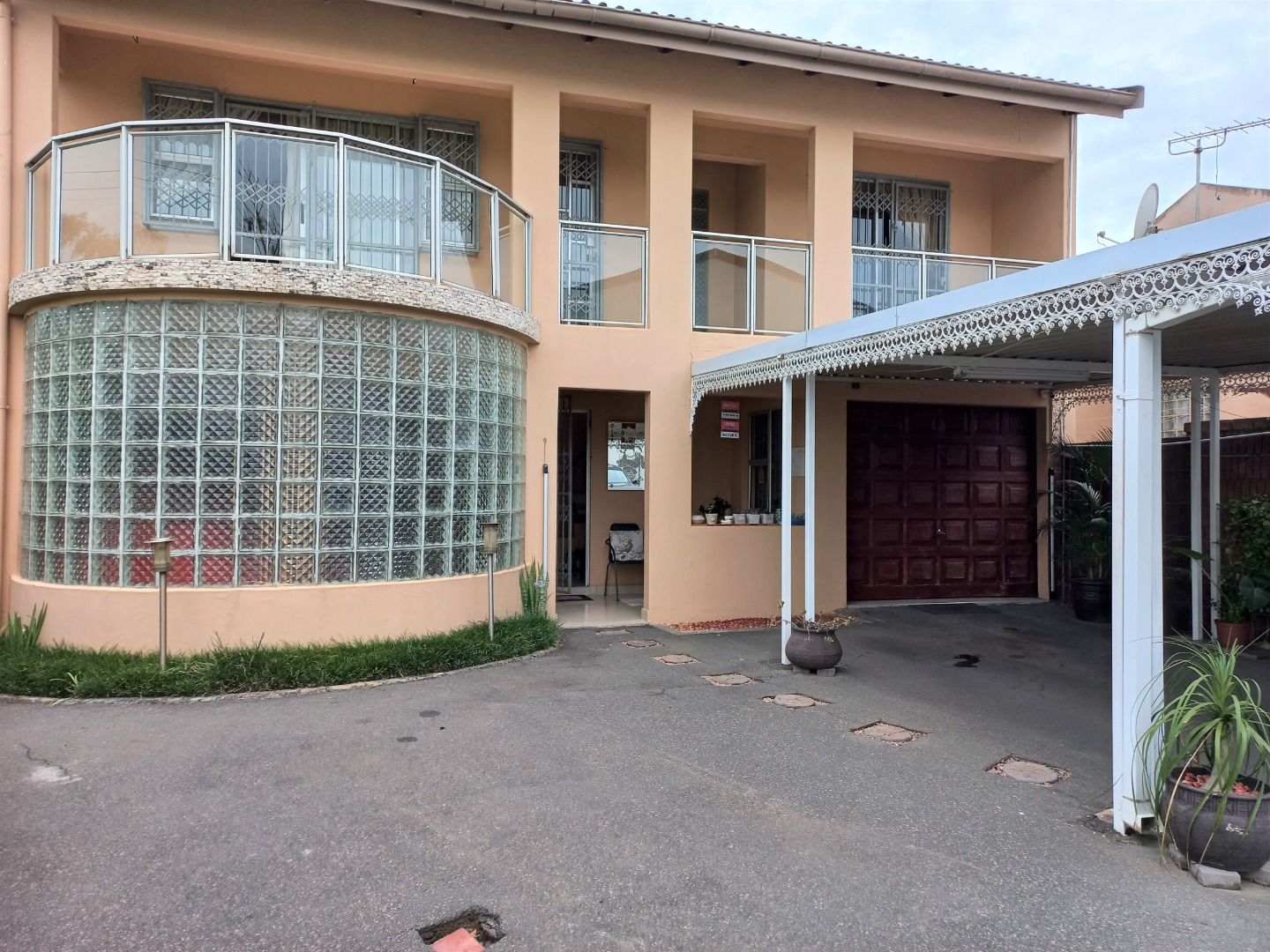 5 Bedroom House For Sale in Woodview RE/MAX™ of Southern Africa