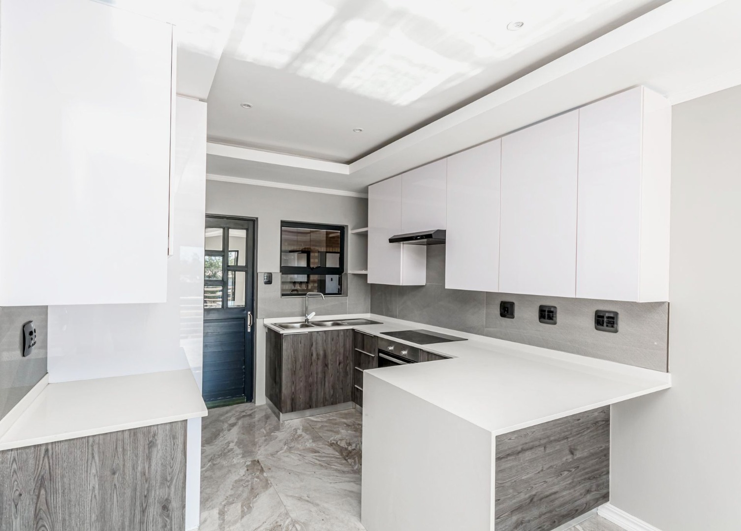 2 Bedroom Townhouse To Rent in Robertsham RE/MAX™ of Southern Africa