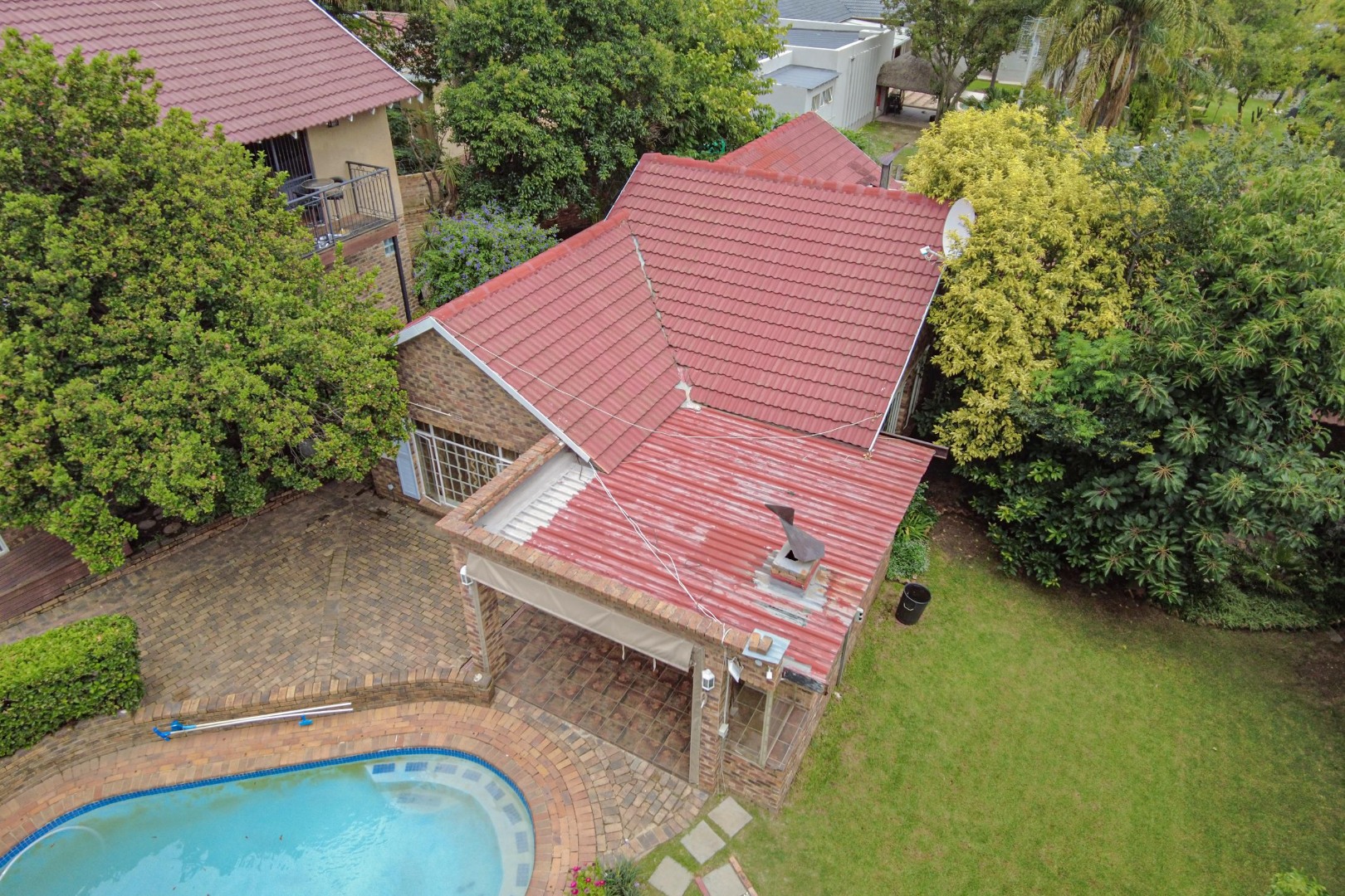 5 Bedroom House For Sale in Ferndale RE/MAX™ of Southern Africa