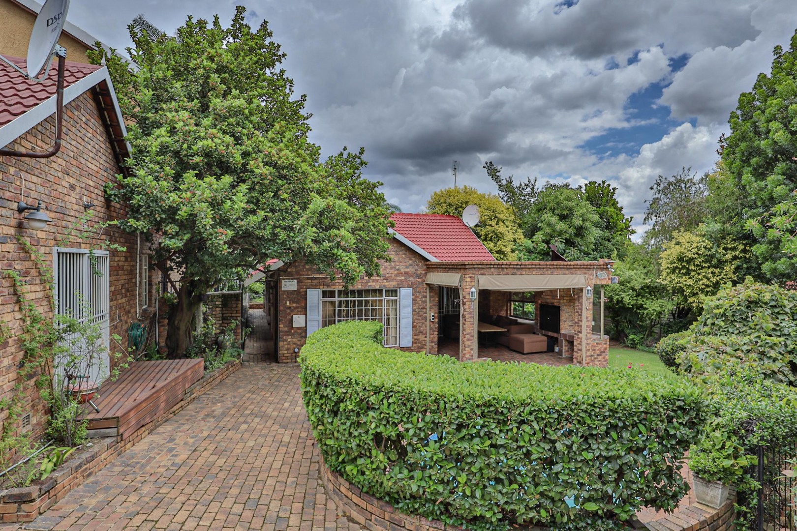 5 Bedroom House For Sale in Ferndale RE/MAX™ of Southern Africa