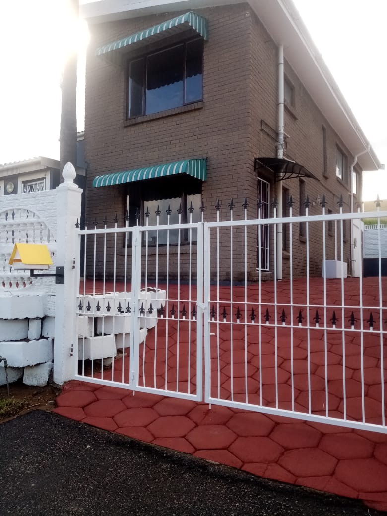 4 Bedroom House For Sale in Austerville RE/MAX™ of Southern Africa