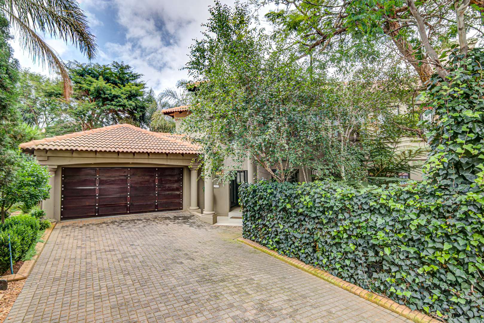 4 Bedroom House For Sale in Glen Erasmia RE/MAX™ of Southern Africa