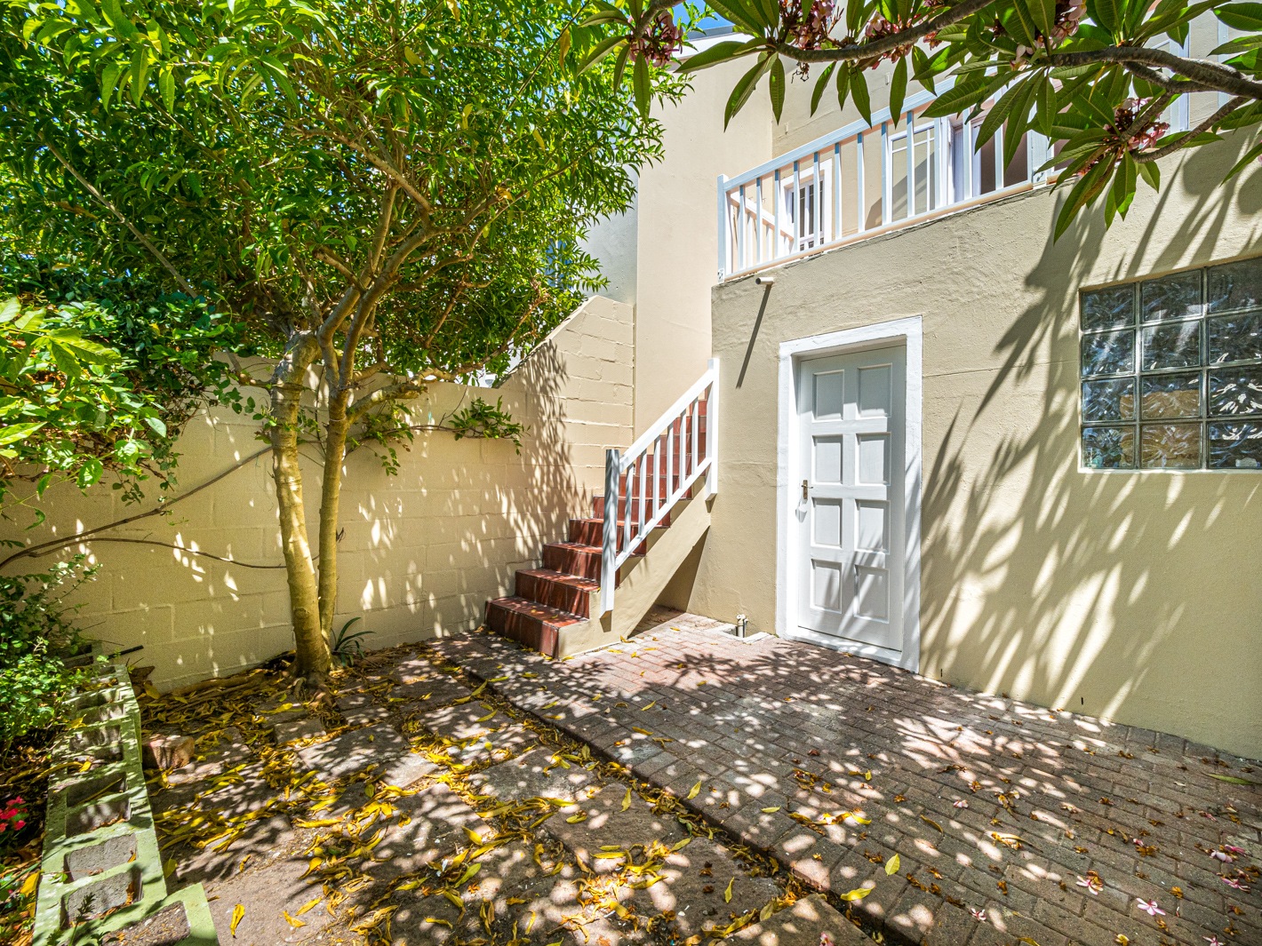 2 Bedroom Townhouse For Sale in Harfield Village RE/MAX™ of Southern Africa