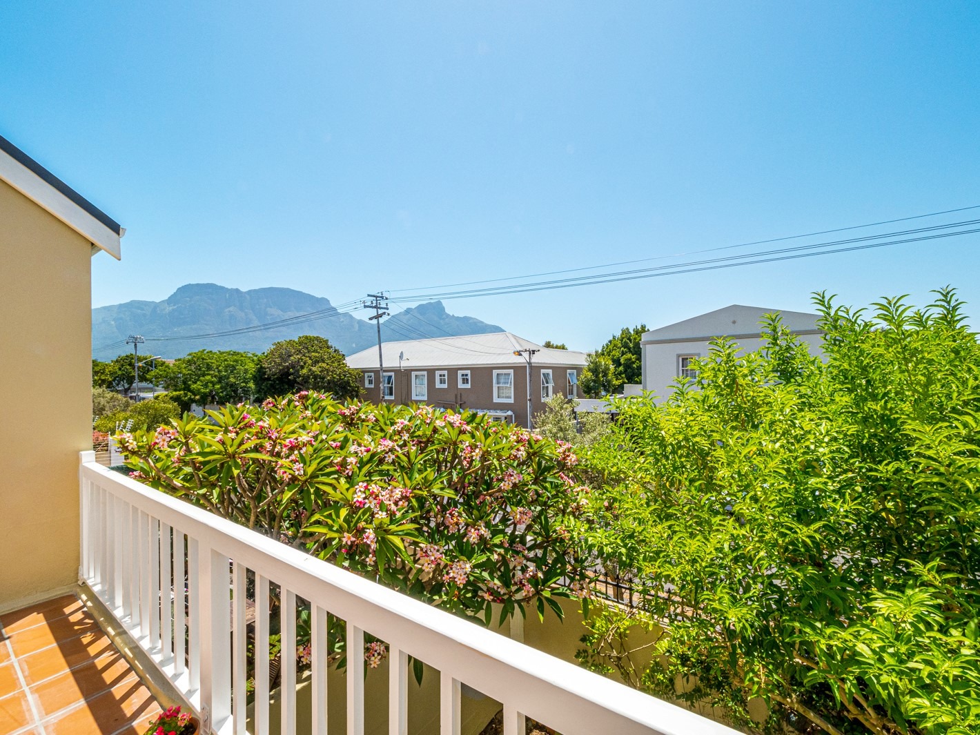 2 Bedroom Townhouse For Sale in Harfield Village RE/MAX™ of Southern Africa