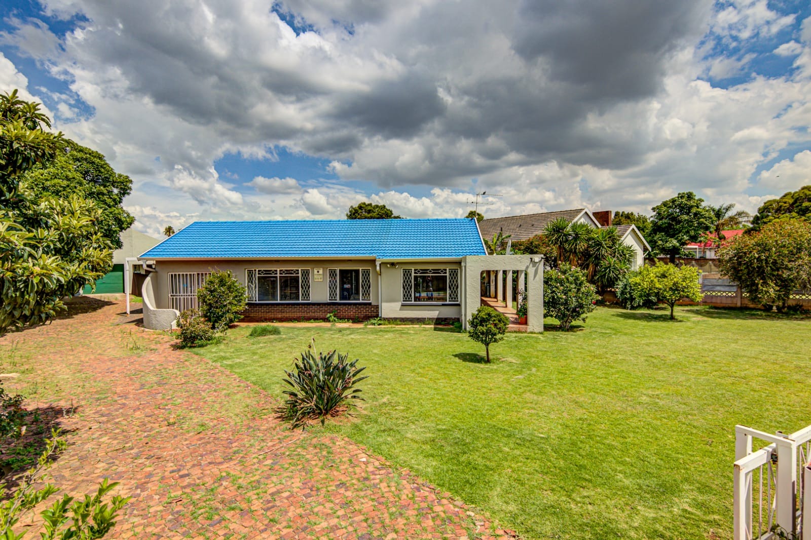 3 Bedroom House For Sale in Cresslawn RE/MAX™ of Southern Africa
