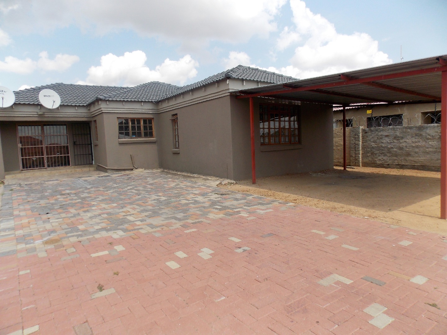 4 Bedroom House For Sale in Ivy Park RE/MAX™ of Southern Africa