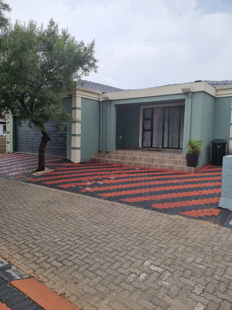 Property For Sale In Waterfall View Re Max Of Southern Africa