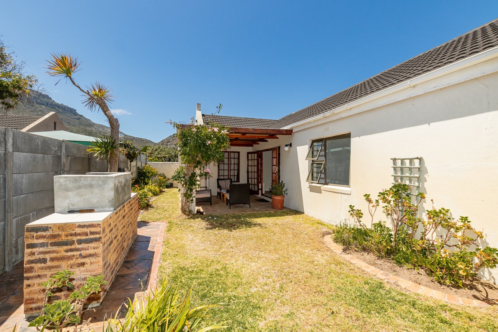 3 Bedroom House For Sale in Fish Hoek RE/MAX™ of Southern Africa