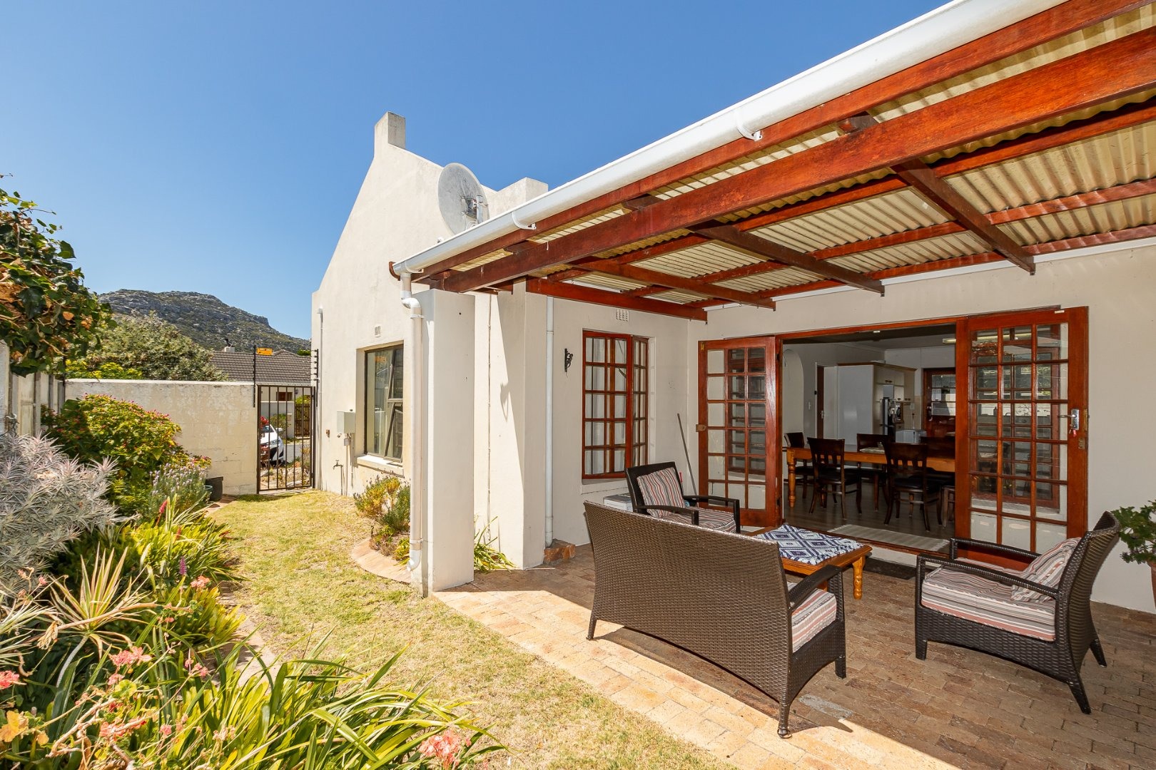 3 Bedroom House For Sale in Fish Hoek RE/MAX™ of Southern Africa