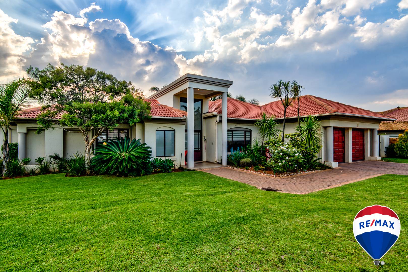 3 Bedroom House For Sale in Glen Erasmia RE/MAX™ of Southern Africa