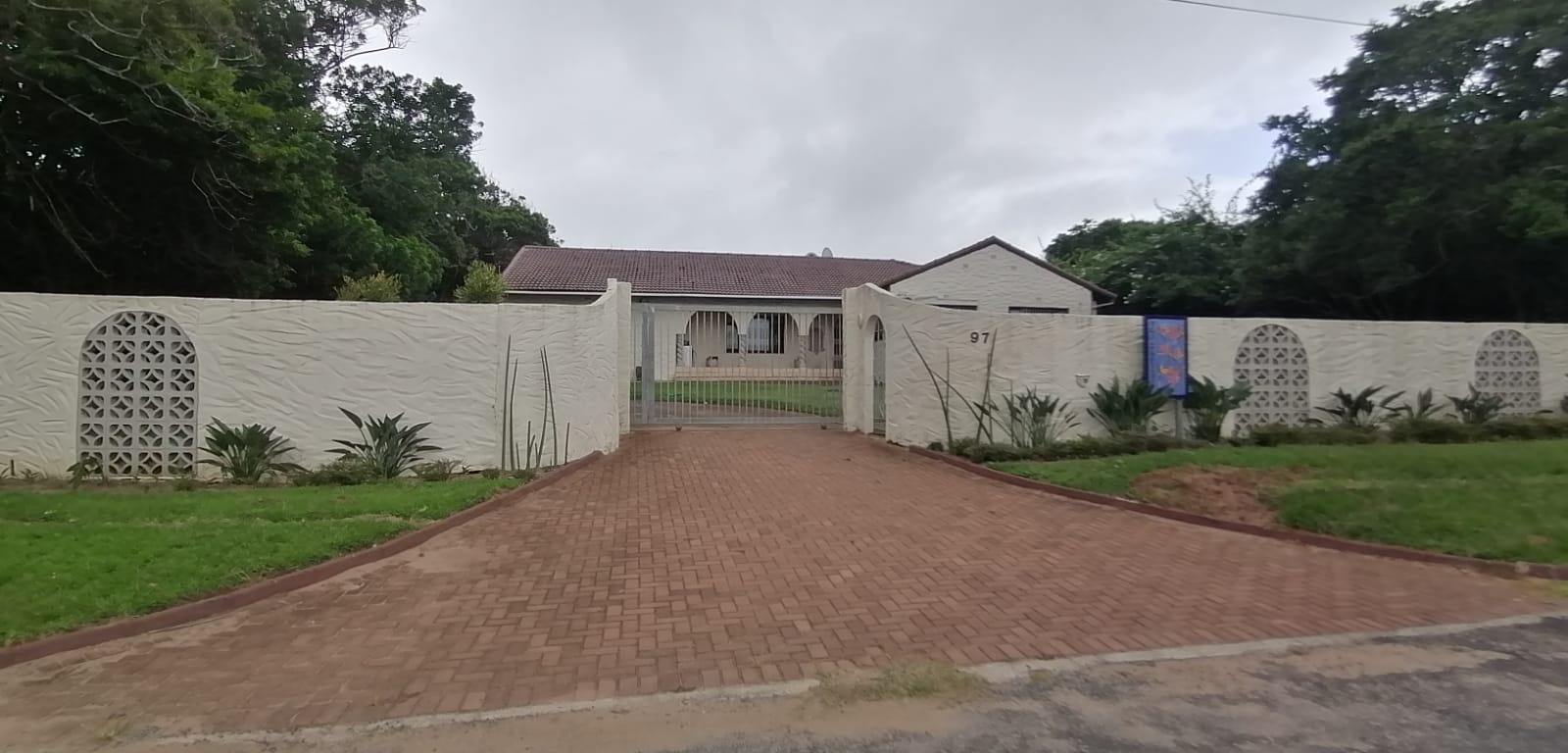 4 Bedroom House For Sale in Bazley Beach RE/MAX™ of Southern Africa
