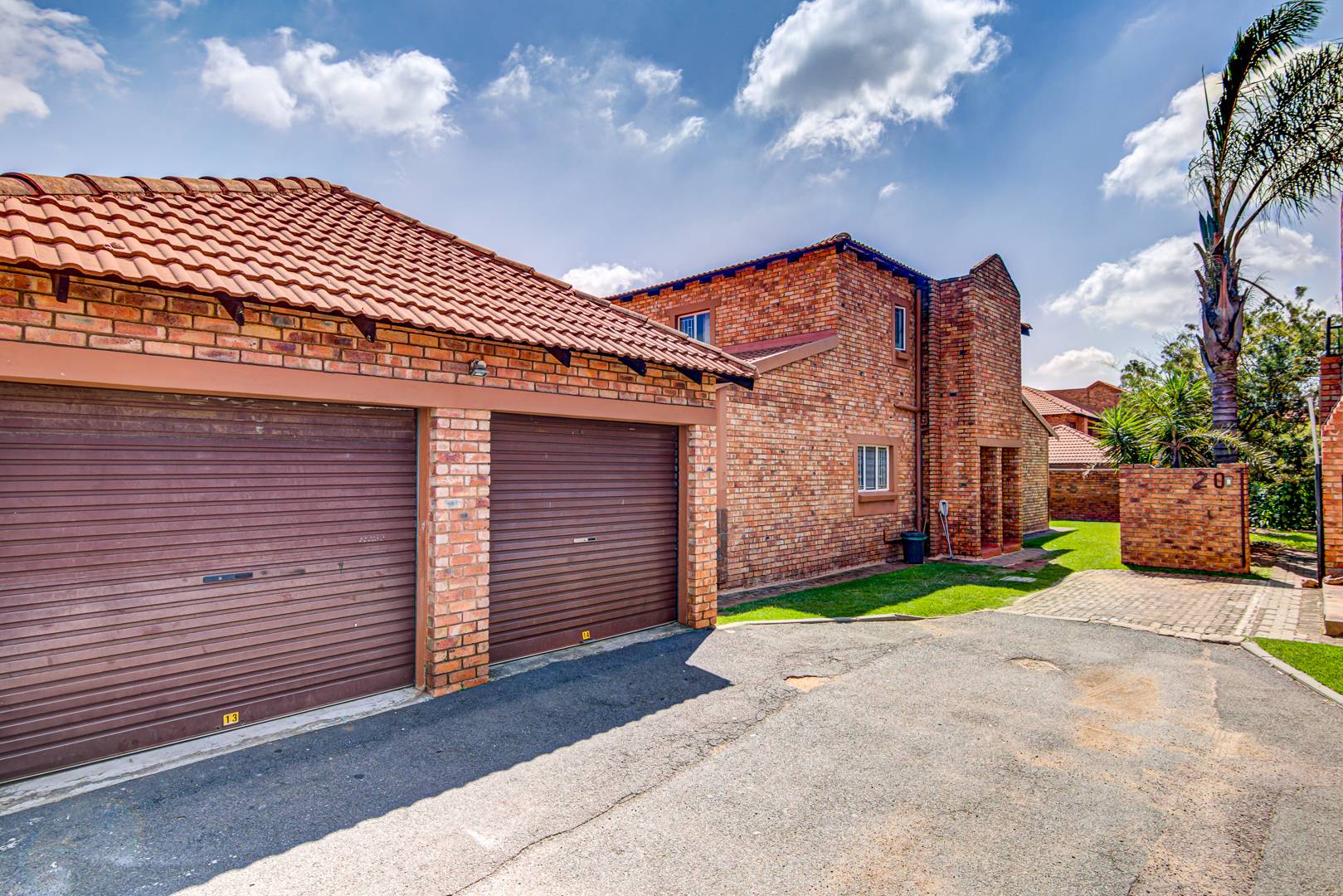 3 Bedroom Townhouse For Sale in Edleen RE/MAX™ of Southern Africa