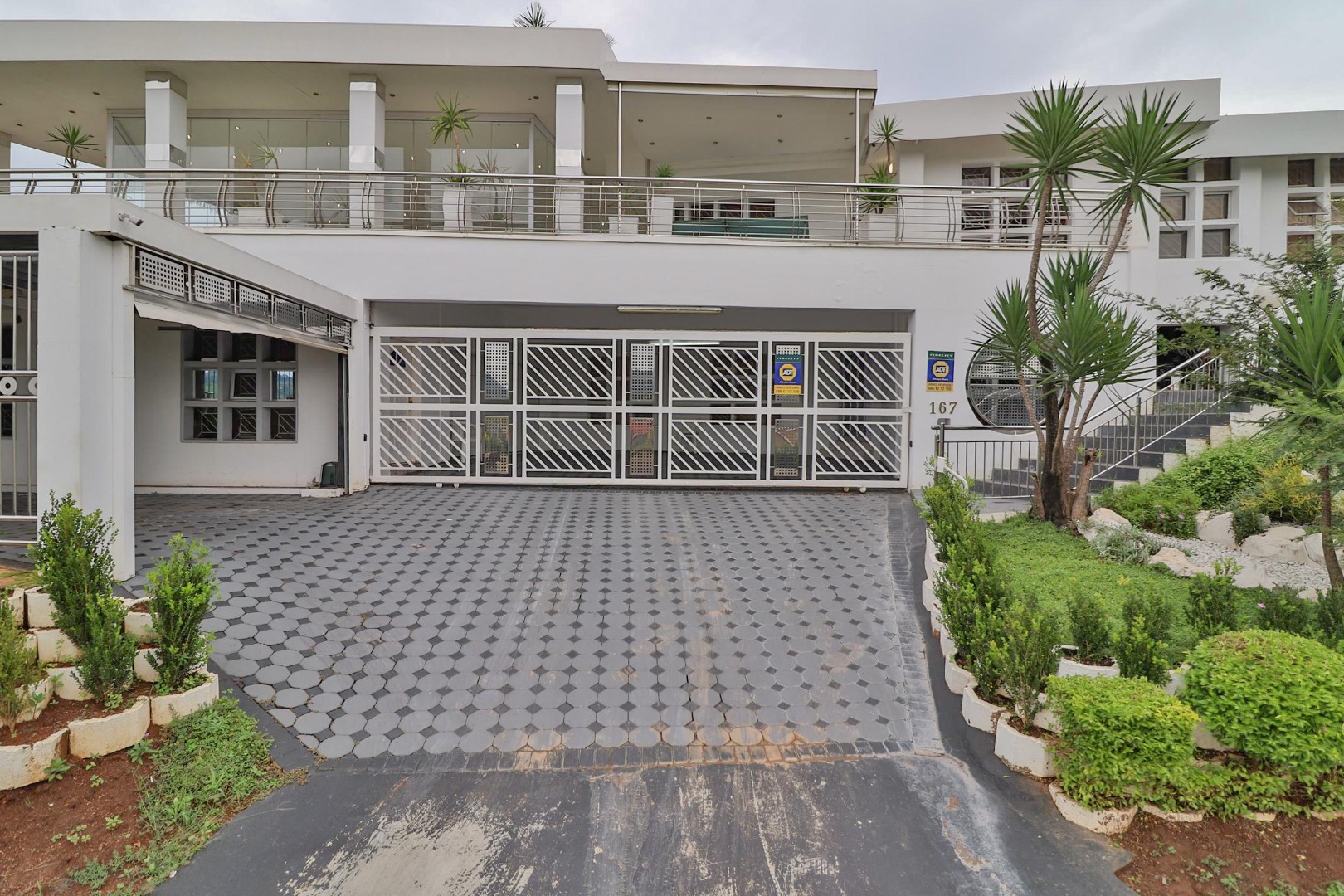 4 Bedroom House For Sale in Orient Heights RE/MAX™ of Southern Africa