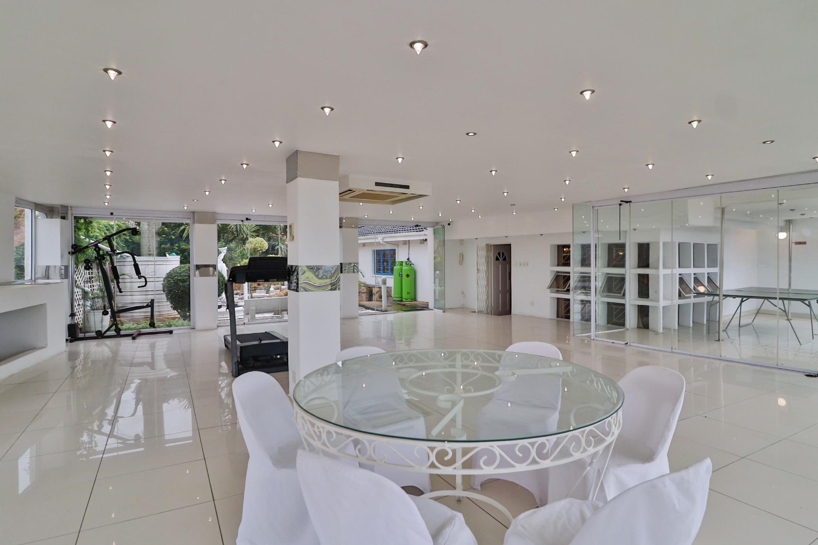 4 Bedroom House For Sale in Orient Heights RE/MAX™ of Southern Africa