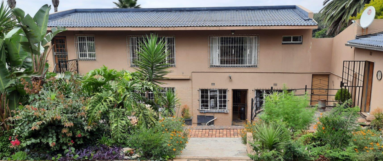 4 Bedroom House For Sale in De Wetshof RE/MAX™ of Southern Africa