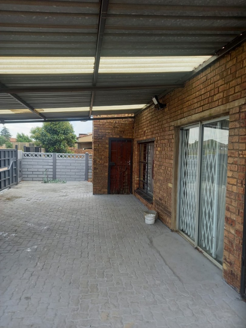 3 Bedroom House For Sale in Kwaguqa RE/MAX™ of Southern Africa