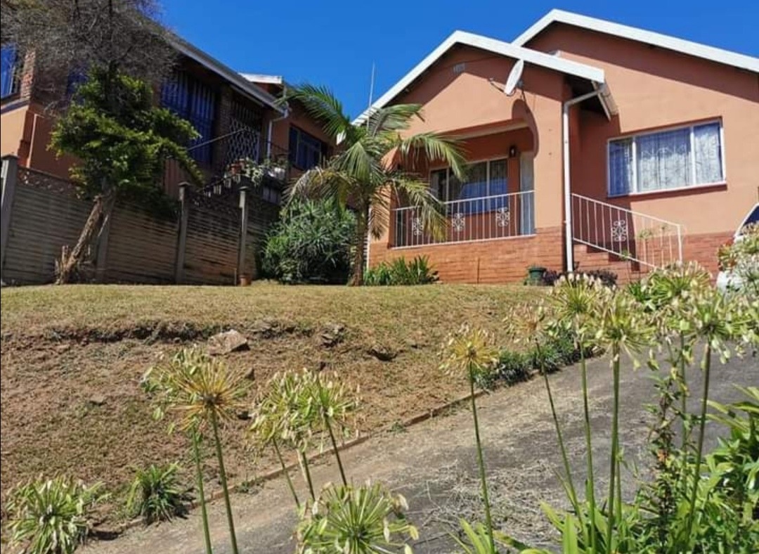 2 Bedroom House For Sale in Raisethorpe RE/MAX™ of Southern Africa