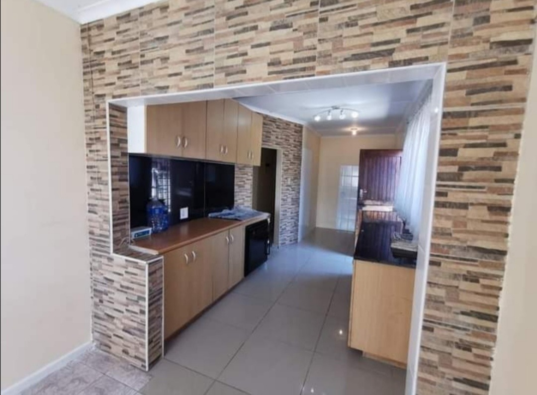 2 Bedroom House For Sale in Raisethorpe RE/MAX™ of Southern Africa