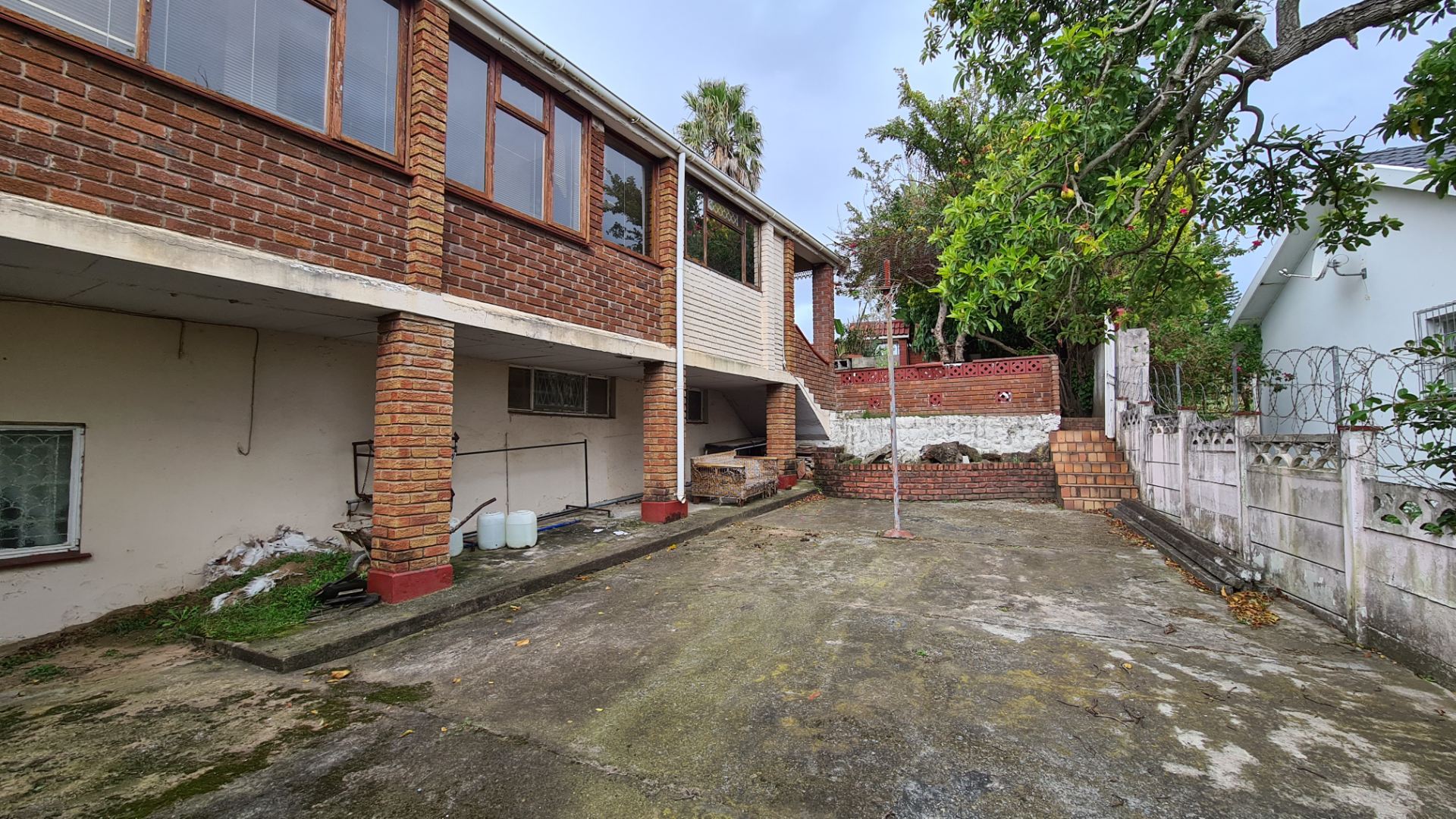 5 Bedroom House For Sale in Braelyn Heights RE/MAX™ of Southern Africa