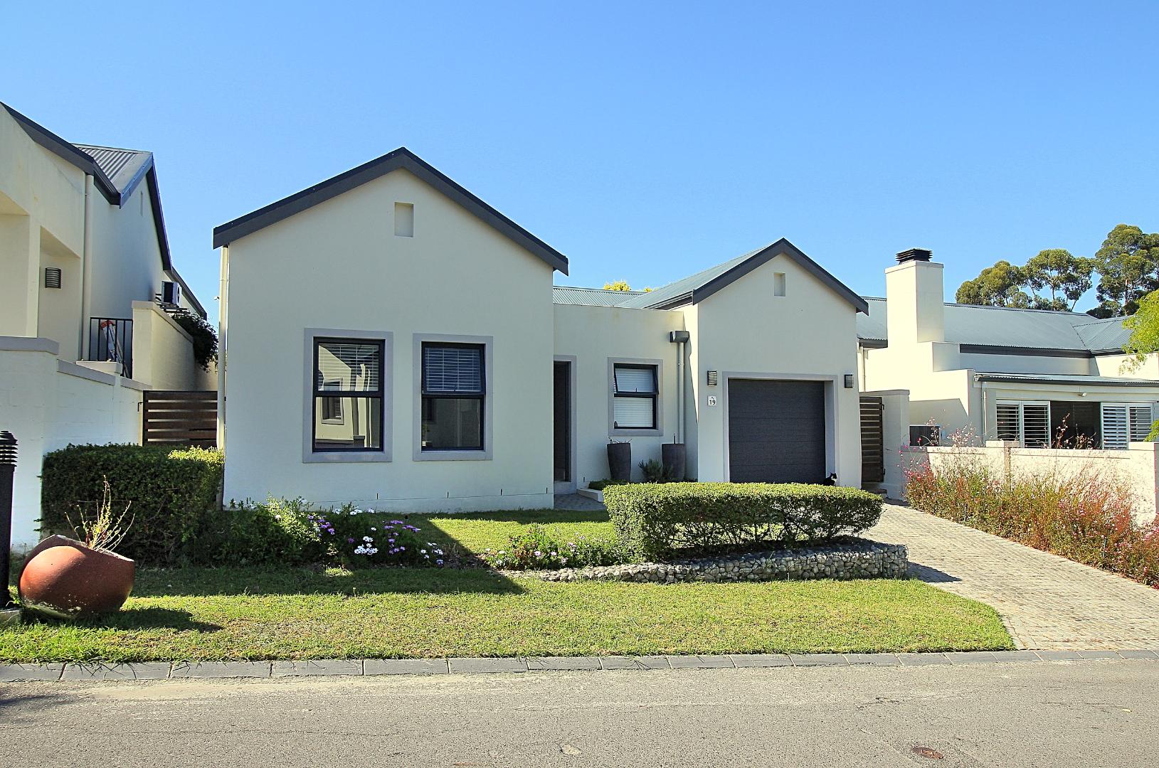 3 Bedroom House For Sale in Heldervue RE/MAX™ of Southern Africa